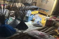 Petugas saat mengamankan barang bukti petasan di Pamekasan, Jumat (20/03/2026). (Foto Dok Ho/RadarBangsa.co.id)