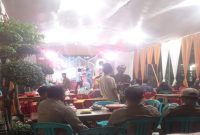 Aparat gabungan saat pengamanan hiburan elektone di Tikung Lamongan, Minggu (29/3/2026) malam. (Foto Dok Ho/RadarBangsa.co.id)
