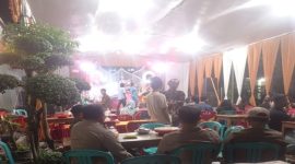 Aparat gabungan saat pengamanan hiburan elektone di Tikung Lamongan, Minggu (29/3/2026) malam. (Foto Dok Ho/RadarBangsa.co.id)