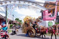 Dokar hias mengikuti ritual Puter Kayun di Boyolangu, Banyuwangi, Selasa (31/3/2026). (Foto Dok Ho/RadarBangsa.co.id)