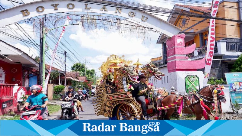 Dokar hias mengikuti ritual Puter Kayun di Boyolangu, Banyuwangi, Selasa (31/3/2026). (Foto Dok Ho/RadarBangsa.co.id)