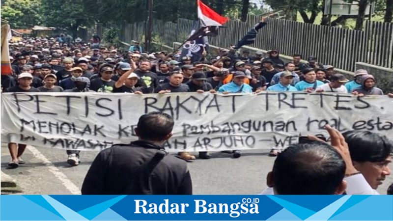 Ribuan warga Prigen saat aksi menolak alih fungsi hutan di kawasan Tretes, Minggu (29/3/2026). (Foto Dok Ho/RadarBangsa.co.id)