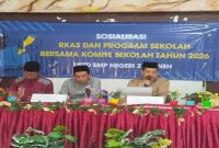 Kepala sekolah dan komite saat sosialisasi RKAS dilanjutkan buka puasa bersama di SMPN 2 Burneh, Sabtu (14/03/2025). (Foto Dok Ho/RadarBangsa.co.id)