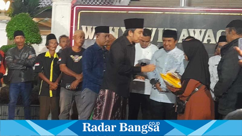 Bupati Jember Gus Fawait bersama REI Jember saat sahur bersama dan pembagian sembako di Pendopo Wahyawibawagraha, Minggu-Senin (15–16/3/2026). (Foto Dok Ho/RadarBangsa.co.id)