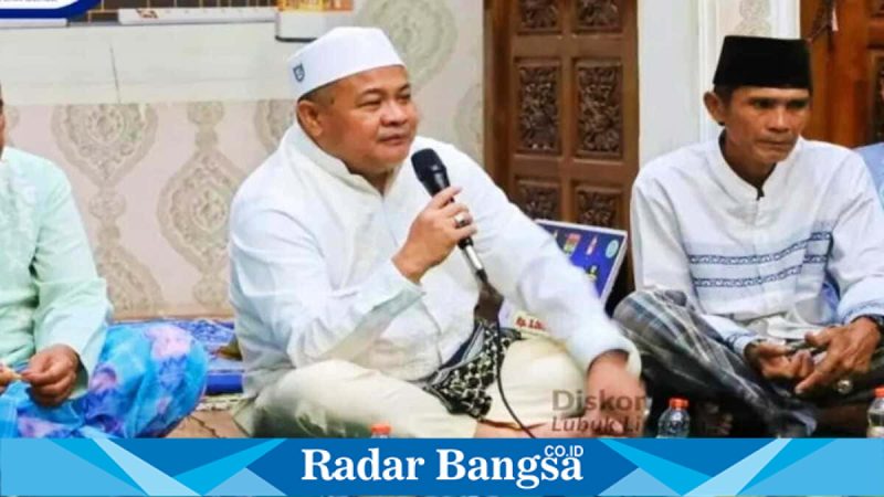 Sekda Trisko Defriyansa saat menyampaikan sambutan dalam Safari Ramadan di Masjid Al-Muhyi Lubuk Linggau, Jumat, 13 Maret 2026 (Foto Dok Ho/RadarBangsa.co.id)