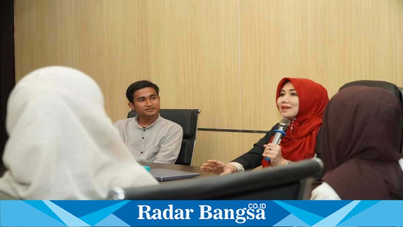 Anggota DPD RI Lia Istifhama saat menerima audiensi Aliansi BEM Pasuruan Raya di Surabaya, Selasa (3/3/2026). (Foto Dok Ho/RadarBangsa.co.id)