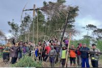 Warga memainkan kincir angin dalam Festival Kitiran Sewu di Dusun Pronojiwo, Pasuruan, Selasa (10/3/2026). (Foto Dok Ho/RadarBangsa.co.id)