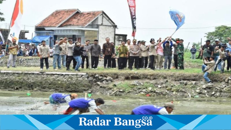 Ribuan warga menyaksikan lomba Ski Lot di Tambaklekok, Pasuruan, Sabtu (28/3/2026). (Foto Dok Ho/RadarBangsa.co.id)