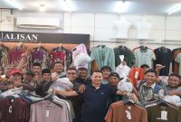 Wabup Pelalawan Husni Tamrin saat berbagi dengan wartawan, Rabu (18/3) (Foto Dok Ho/RadarBangsa.co.id)