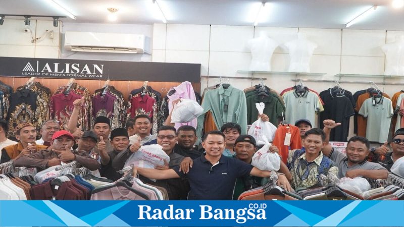 Wabup Pelalawan Husni Tamrin saat berbagi dengan wartawan, Rabu (18/3) (Foto Dok Ho/RadarBangsa.co.id)