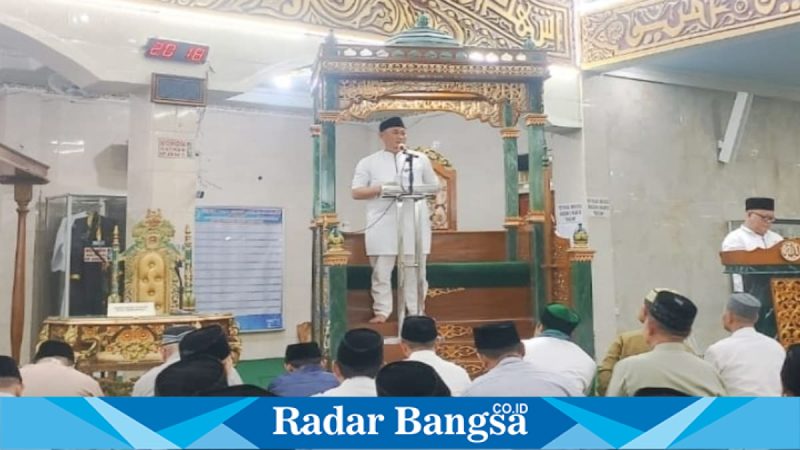 Wali Kota Lubuklinggau Rachmat Hidayat saat Safari Ramadhan di Masjid Agung Al Bari, Selasa (2/3/2026). (Foto Dok Ho/RadarBangsa.co.id)