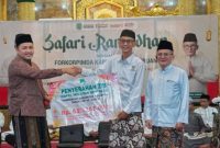 Bupati Pasuruan menyerahkan ZIS ASN kepada Baznas saat Safari Ramadhan, Senin (16/3/2026). (Foto Dok Ho/RadarBangsa.co.id)