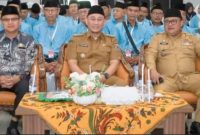 Wali Kota Rachmat Hidayat melepas 194 jemaah calon haji Kota Lubuk Linggau di Gedung Kesenian, Selasa (28/4/2026). (Foto Dok Ho/RadarBangsa.co.id)