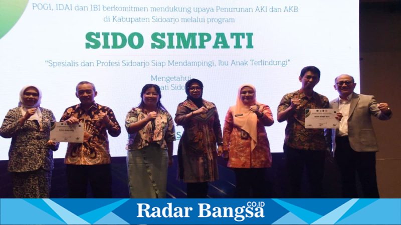 Sekda Sidoarjo menghadiri penandatanganan komitmen penurunan AKI dan AKB di Hotel Aston, Jumat (10/4/2026). (Foto Dok Ho/RadarBangsa.co.id)