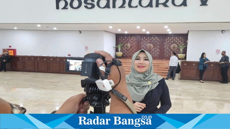 Anggota DPD RI Lia Istifhama saat memberikan apresiasi terhadap pengembangan bioetanol berbasis tebu di Jawa Timur, Kamis (02/04/2026). (Foto Dok Ho/RadarBangsa.co.id)