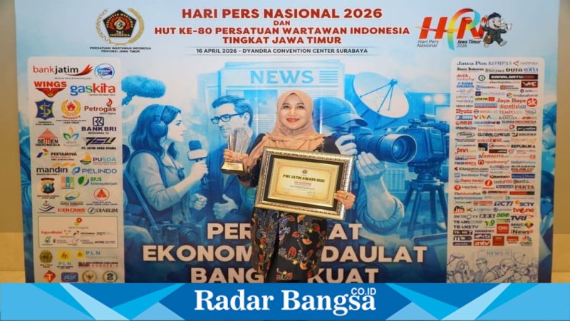Anggota DPD RI Lia Istifhama saat menerima penghargaan di Surabaya, Kamis (16/4/2026). (Foto Dok Ho/RadarBangsa.co.id)