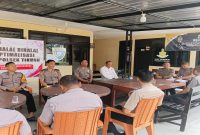 Kapolsek Tikung memberikan arahan kepada anggota, Senin (27/4/2026). (Foto Dok Ho/RadarBangsa.co.id)