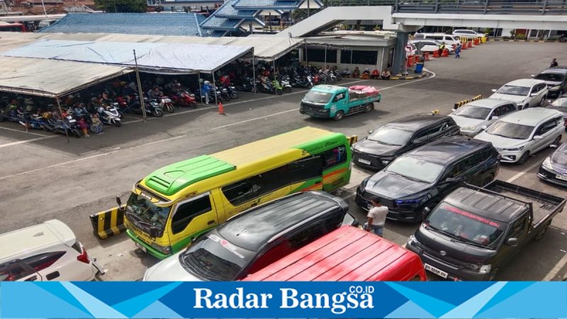 Antrean kendaraan arus balik di Pelabuhan Ketapang Banyuwangi, Selasa (31/3/2026). (Foto Dok Ho/RadarBangsa.co.id)