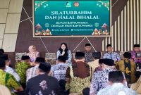 Bupati Banyuwangi Ipuk Fiestiandani saat bertemu kepala desa, Kamis (2/4/2026). (Foto Dok Ho/RadarBangsa.co.id)