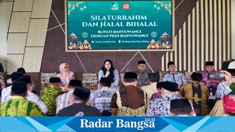 Bupati Banyuwangi Ipuk Fiestiandani saat bertemu kepala desa, Kamis (2/4/2026). (Foto Dok Ho/RadarBangsa.co.id)