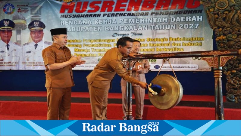 Bupati Bangkalan, Lukman Hakim, saat meluncurkan HELLO KRENA pada Musrenbang RKPD 2027 di Pendopo Pratanu, Selasa (31/3/2026). (Foto Dok Ho/RadarBangsa.co.id)