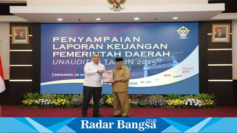 Penyerahan LKPD 2025 Pemkab Malang di Kantor BPK Jatim, Senin (30/3) (Foto Dok Ho/RadarBangsa.co.id)