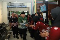 Bupati Malang saat meninjau Puskesmas Kalipare, Kamis 2 April (Foto Dok Ho/RadarBangsa.co.id)