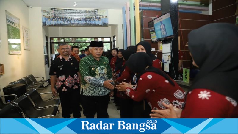 Bupati Malang saat meninjau Puskesmas Kalipare, Kamis 2 April (Foto Dok Ho/RadarBangsa.co.id)