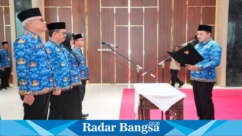 Bupati Pasuruan HM Rusdi Sutejo melantik pejabat pimpinan tinggi pratama, Rabu (1/4/2026) (Foto Dok Ho/RadarBangsa.co.id)