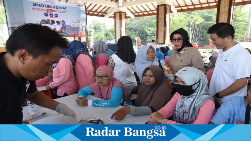 Warga mengikuti cek kesehatan gratis di CFD Sidoarjo, Minggu (26/4/2026) (Foto Dok Ho/RadarBangsa.co.id)
