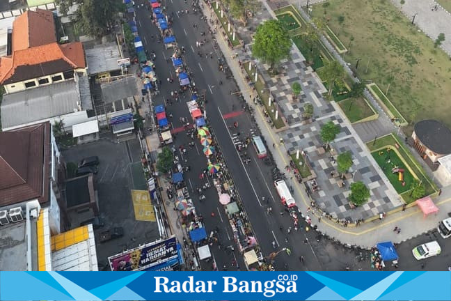 Suasana CFD di Jalan A. Yani Sidoarjo dipadati warga yang berolahraga dan mengakses layanan publik, Minggu (12/04/2026). (Foto Dok Ho/RadarBangsa.co.id)