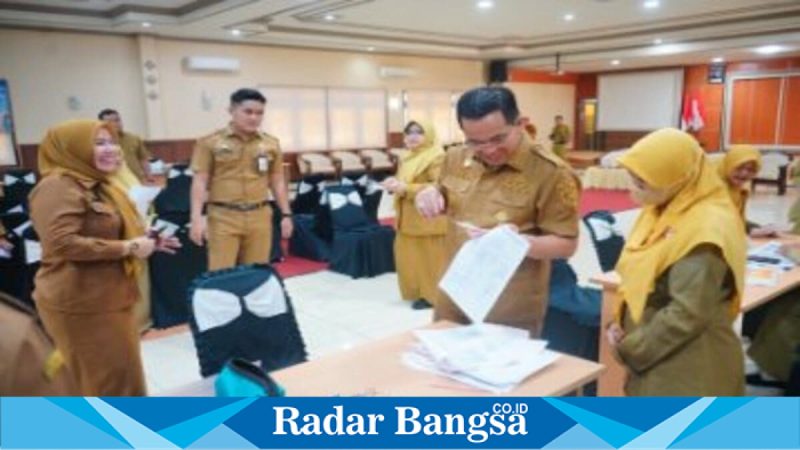 Wali Kota Probolinggo meninjau pemeriksaan kesehatan ASN, Senin (6/4/2026). (Foto Dok Ho/RadarBangsa.co.id)