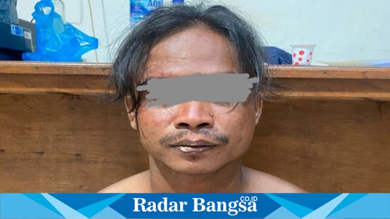 Pelaku di amankan Polsek Kerumutan, Senin (20/04/2026). (Foto Dok Ho/RadarBangsa.co.id)