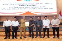 Rapat Paripurna DPRD Lamongan penyampaian rekomendasi LKPJ 2025, Senin (27/4). (Foto Dok Ho/RadarBangsa.co.id)