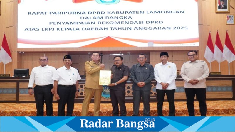 Rapat Paripurna DPRD Lamongan penyampaian rekomendasi LKPJ 2025, Senin (27/4). (Foto Dok Ho/RadarBangsa.co.id)