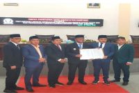 Rapat paripurna DPRD dan Pemkab Sampang saat pengesahan empat perda, Senin 30 Maret 2026. (Foto Dok Ho/RadarBangsa.co.id)