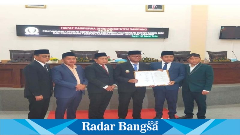 Rapat paripurna DPRD dan Pemkab Sampang saat pengesahan empat perda, Senin 30 Maret 2026. (Foto Dok Ho/RadarBangsa.co.id)
