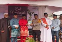 Bupati Pelalawan H Zukri Misran bersama masyarakat saat Sholat Idul Fitri di Pangkalan Kerinci, Sabtu (21/3/2026). (Foto Dok Ho/RadarBangsa.co.id)