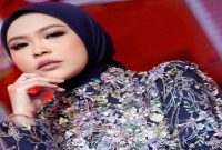 Selfi Yamma saat tampil di sebuah panggung hiburan nasional, Sabtu (4/4/2026). (Foto Dok Ho/RadarBangsa.co.id)