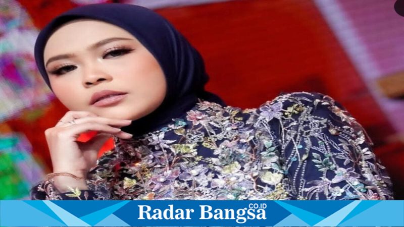 Selfi Yamma saat tampil di sebuah panggung hiburan nasional, Sabtu (4/4/2026). (Foto Dok Ho/RadarBangsa.co.id)