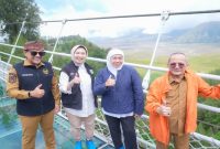 Gubernur Khofifah saat groundbreaking JLKT dan meresmikan air bersih di Bromo, Senin 13 April 2026. (Foto Dok Ho/RadarBangsa.co.id)