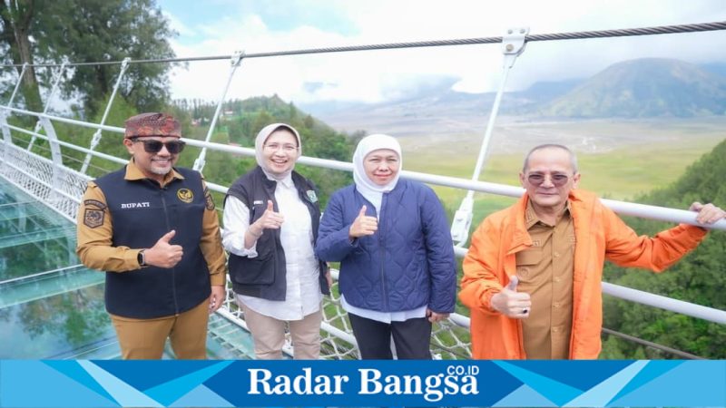 Gubernur Khofifah saat groundbreaking JLKT dan meresmikan air bersih di Bromo, Senin 13 April 2026. (Foto Dok Ho/RadarBangsa.co.id)