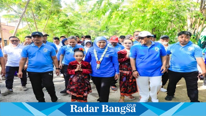 Gubernur Jatim Khofifah saat menghadiri kegiatan MBG di Bangkalan, Sabtu (4/4) (Foto Dok Ho/RadarBangsa.co.id)