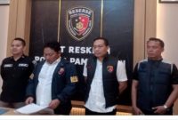 Petugas Polres Pamekasan saat proses penanganan kasus dugaan kekerasan terhadap anak, Rabu (22/4/2026). (Foto Dok Ho/RadarBangsa.co.id)