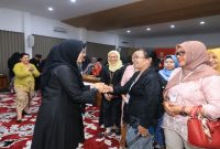 Bupati Banyuwangi Ipuk Fiestiandani saat membuka Rembug Perempuan di Aula Minak Jinggo, Selasa (21/4/2026). (Foto Dok Ho/RadarBangsa.co.id)