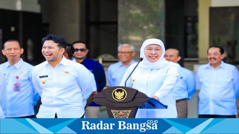 Gubernur Jawa Timur Khofifah Indar Parawansa saat memberikan keterangan terkait Hari Otonomi Daerah di Surabaya, Sabtu (25/04/2026). (Foto Dok Ho/RadarBangsa.co.id)