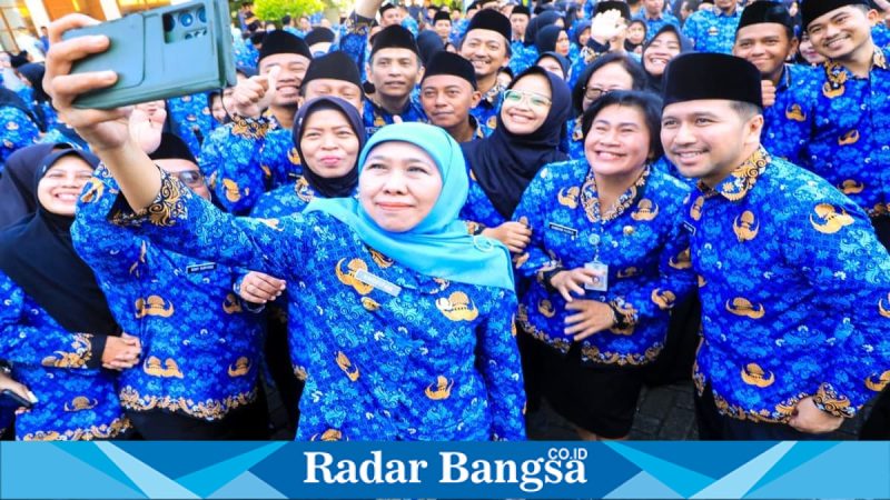 Gubernur Jawa Timur Khofifah Indar Parawansa saat menghadiri agenda peringatan Hari Otonomi Daerah di Surabaya, Sabtu (25/04/2026). (Foto Dok Ho/RadarBangsa.co.id)