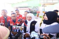 Gubernur Jatim Khofifah Indar Parawansa saat memberi keterangan soal distribusi LPG, Selasa (7/4/2026) (Foto Dok Ho/RadarBangsa.co.id)