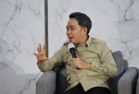 Bupati Jember Gus Fawait saat diskusi publik strategi pengentasan kemiskinan di Universitas Jember, Senin 13 April 2026. (Foto Dok Ho/RadarBangsa.co.id)