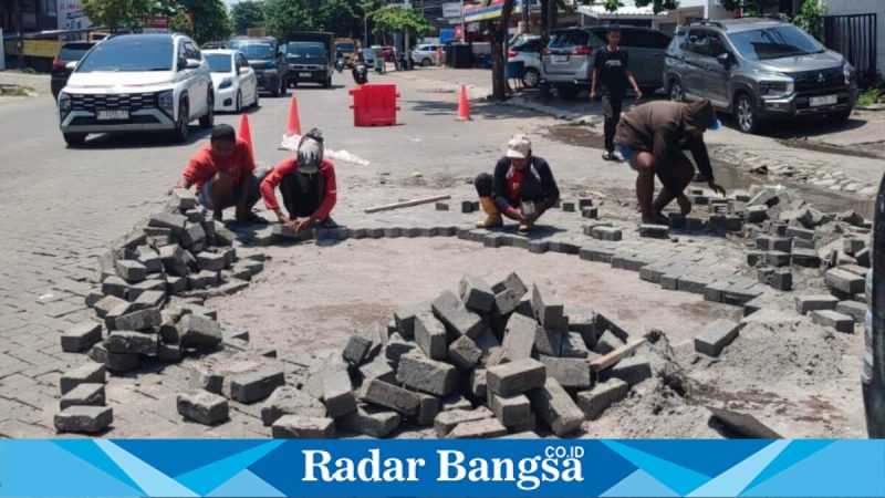 Kondisi Jalan Citarum di Semarang mengalami kerusakan di sejumlah titik, Minggu (15/3). (Foto Dok Ho/RadarBangsa.co.id)